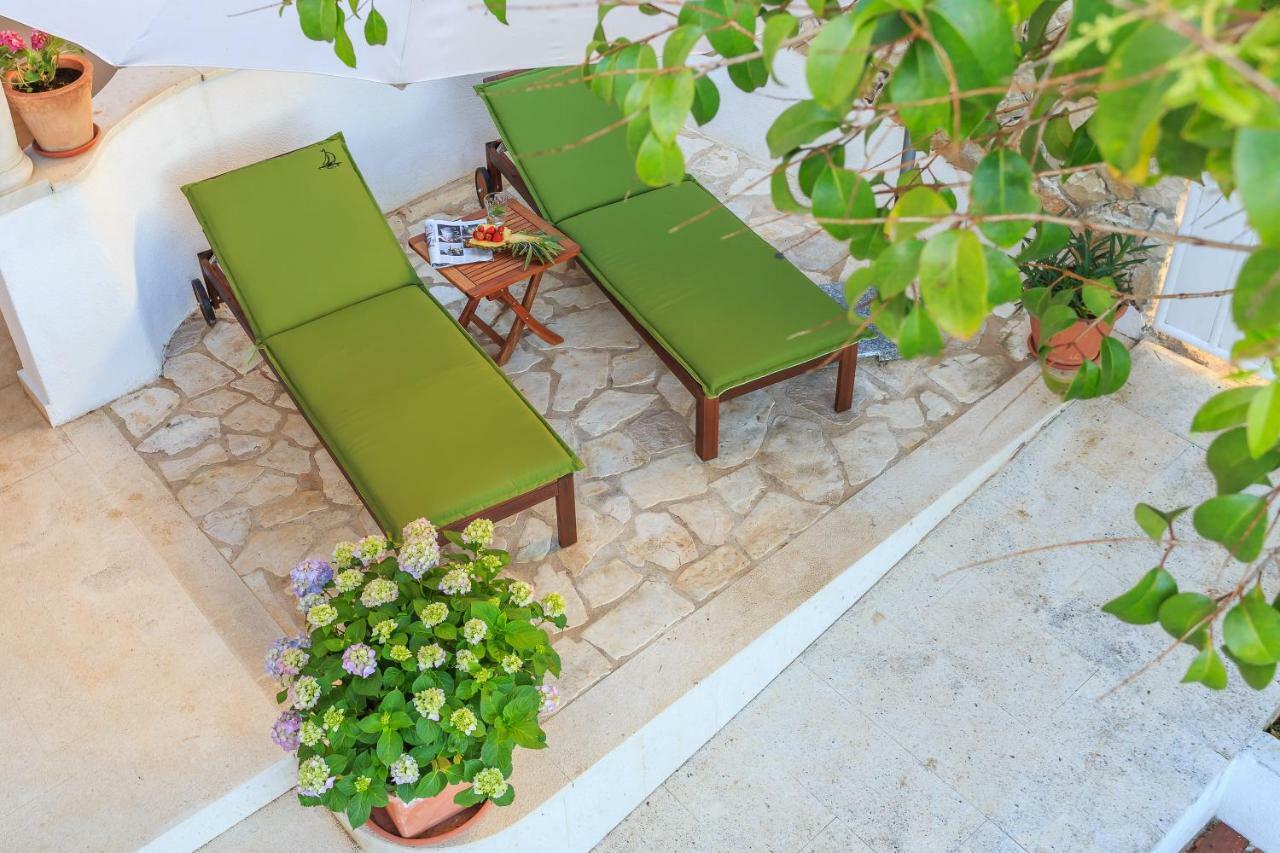 Holiday Home Lola, Sea On A Palm! Heated Pool Трогир Экстерьер фото