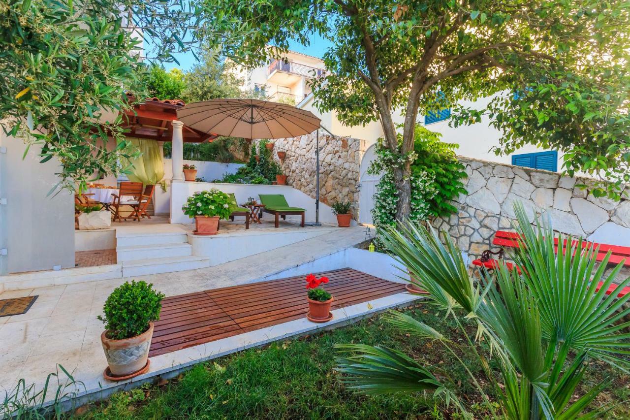 Holiday Home Lola, Sea On A Palm! Heated Pool Трогир Экстерьер фото