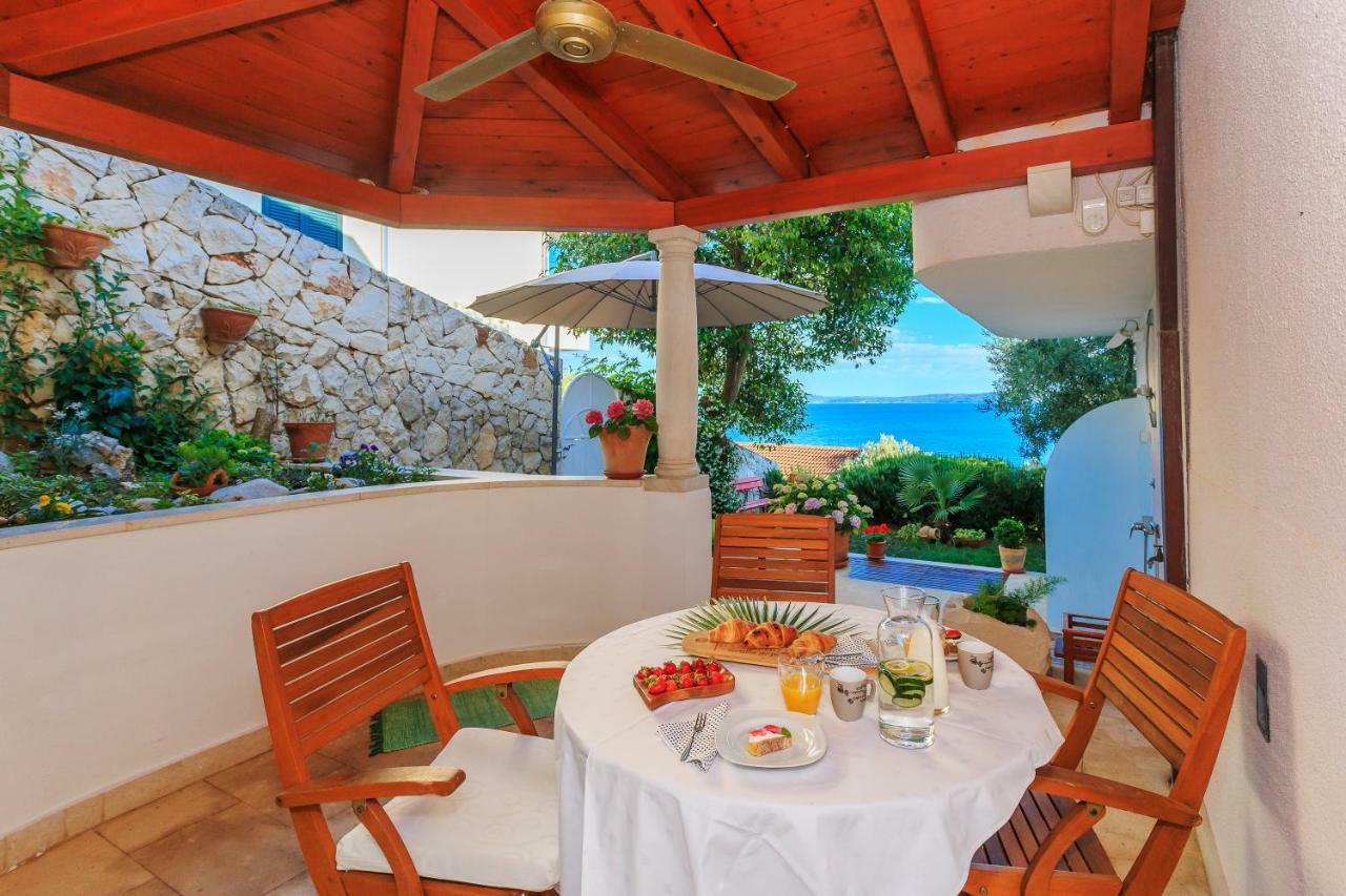 Holiday Home Lola, Sea On A Palm! Heated Pool Трогир Экстерьер фото