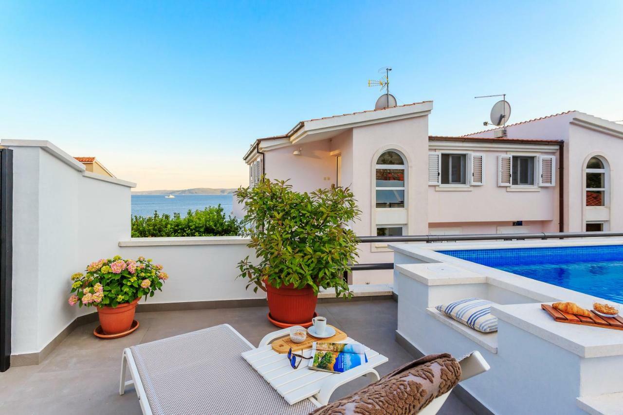 Holiday Home Lola, Sea On A Palm! Heated Pool Трогир Экстерьер фото
