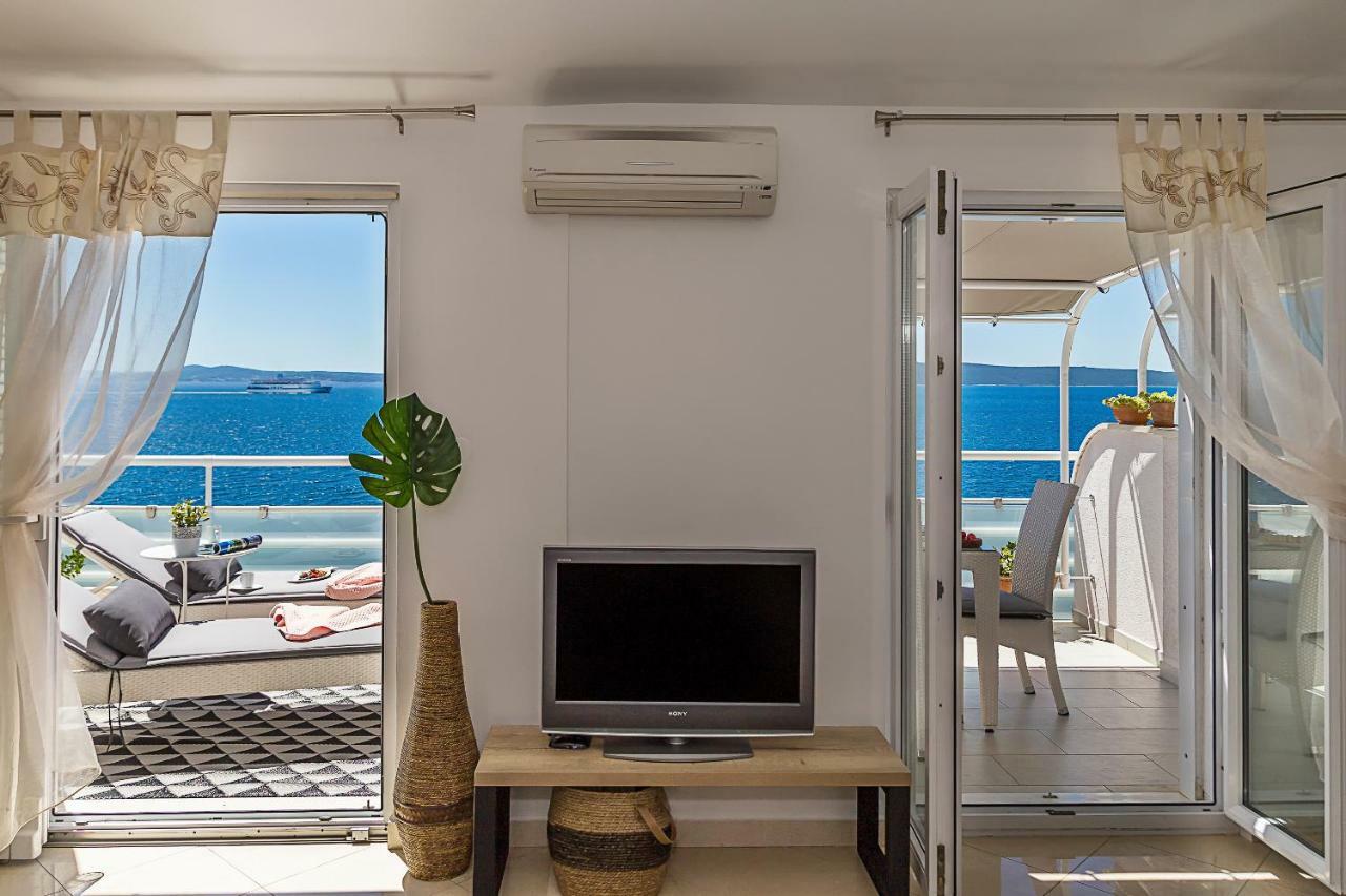 Holiday Home Lola, Sea On A Palm! Heated Pool Трогир Экстерьер фото