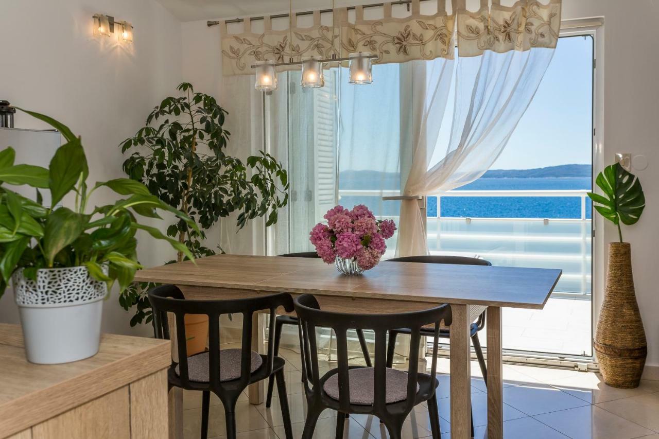 Holiday Home Lola, Sea On A Palm! Heated Pool Трогир Экстерьер фото