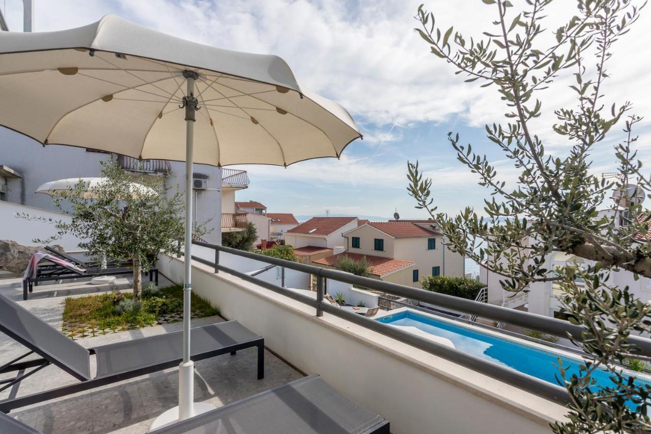 Holiday Home Lola, Sea On A Palm! Heated Pool Трогир Экстерьер фото