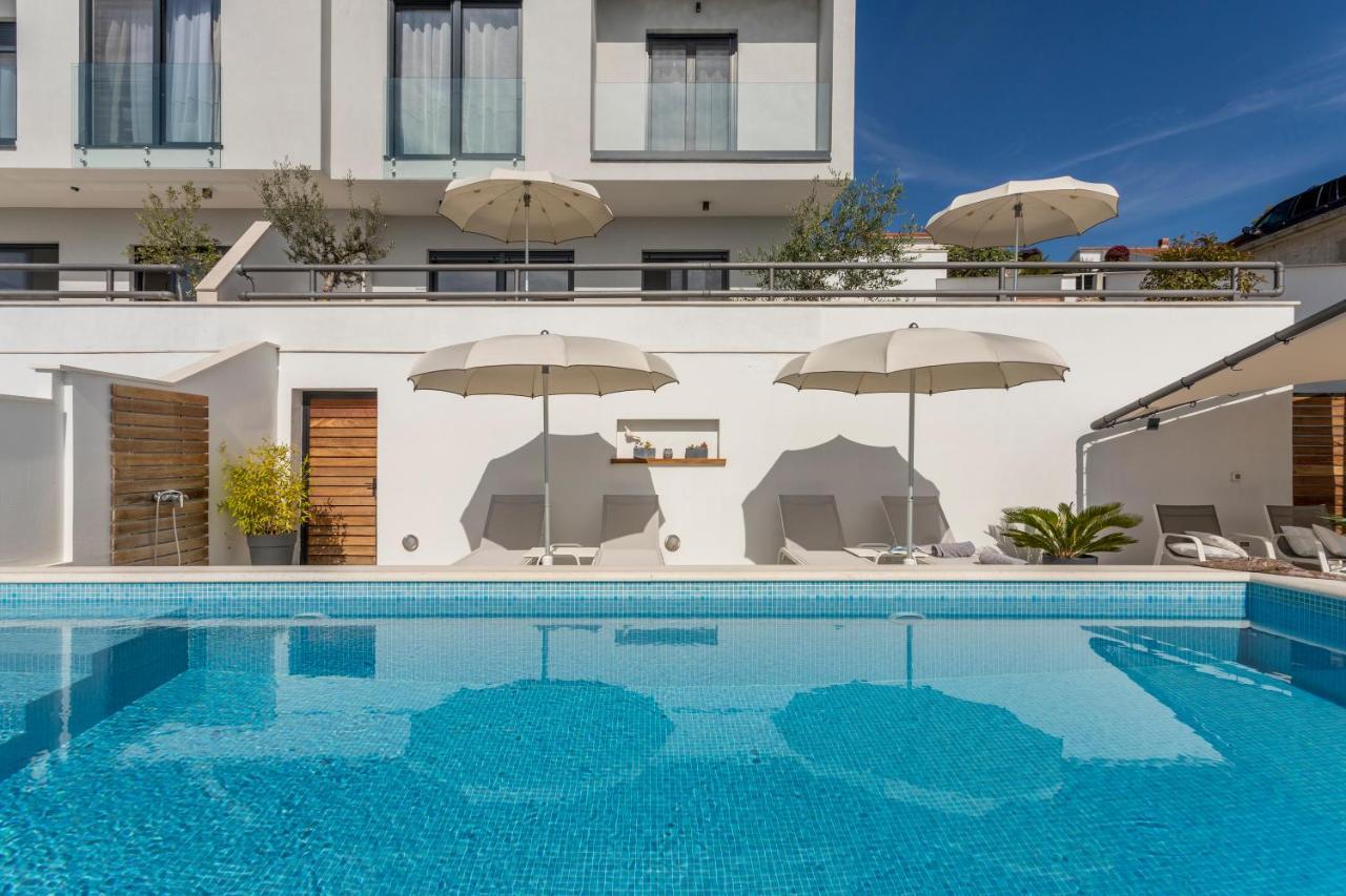 Holiday Home Lola, Sea On A Palm! Heated Pool Трогир Экстерьер фото