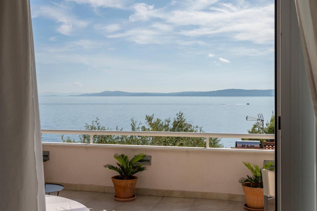 Holiday Home Lola, Sea On A Palm! Heated Pool Трогир Экстерьер фото