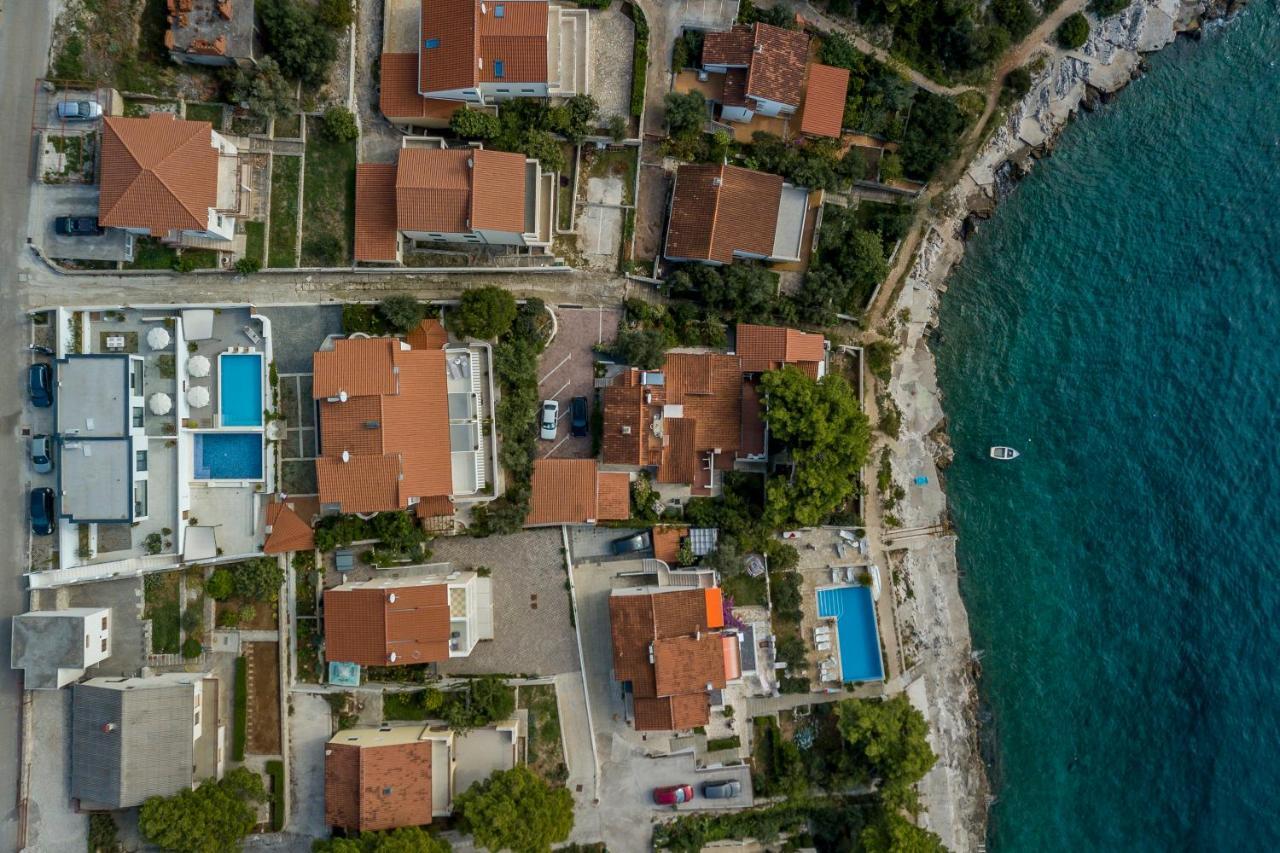 Holiday Home Lola, Sea On A Palm! Heated Pool Трогир Экстерьер фото